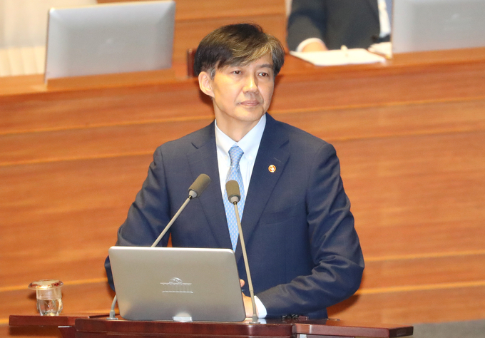 조국 법무부 장관이 26일 오후 국회 본회의에 출석, 주광덕 자유한국당 의원의 질의를 받고 있다. <사진=연합뉴스>