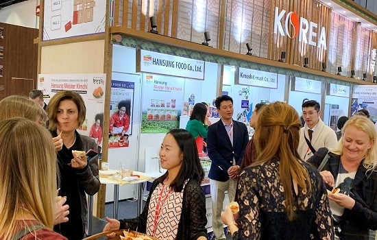 한국농수산식품유통공사(aT)는 지난 5일부터 9일까지 독일 쾰른에서 열린 ‘2019 쾰른 국제식품박람회(ANUGA)’에 참가해 한국 농식품을 홍보했다. <사진=aT 제공>