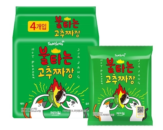 삼양식품이 새롭게 출시한 온라인 전용 제품 ‘불타는 고추짜장’. <사진=삼양식품 제공>