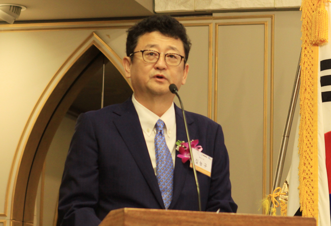 김능구 대표가 제13차 경제산업포럼에서 인사말을 하고 있다. <사진=이은재 기자>
