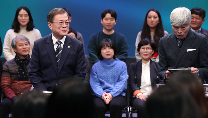 문재인 대통령이 19일 오후 서울 상암동 MBC에서 '국민이 묻는다, 2019 국민과의 대화'를 하고 있다. 2019.11.19<사진=연합뉴스>
