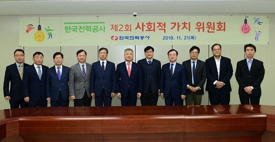 한국전력은 21일, 한전 아트센터에서 2019년도 ‘KEPCO 제2회 사회적 가치 위원회’를 개최했다. <사진=한국전력 제공>