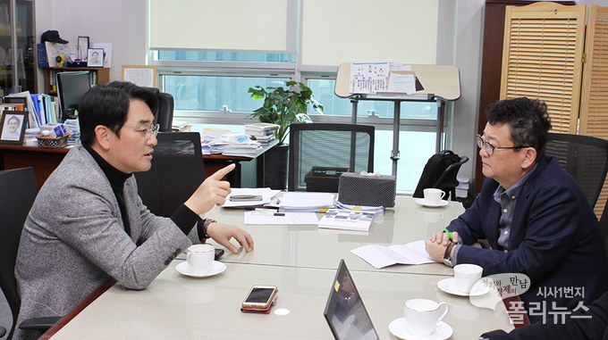 박용진 의원이 김능구 폴리뉴스 대표와 정국진단 인터뷰를 진행했다. <사진=이은재 기자>