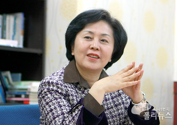2020 총선 출마 준비하고 있는 4선 국회의원 경력의 김영선 전 한나라당 대표는 '여성 공천 비율이30%는 필수적으로 되어야 한다'고 말했다. ( ⓒ폴리뉴스)