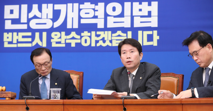 이인영 민주당 원내대표가 한국당에 필리버스터 철회를 요구했다. <사진=연합뉴스>