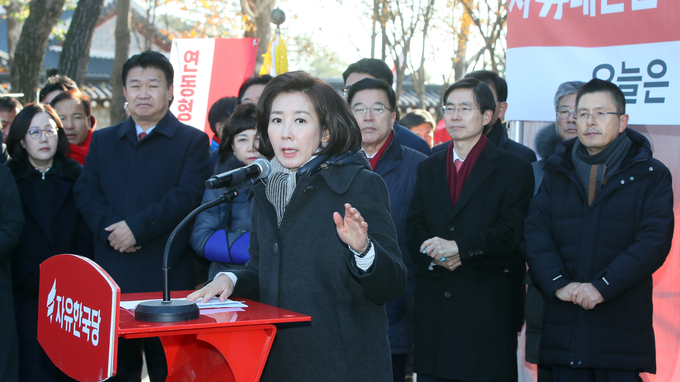 나경원 한국당 원내대표가 민주당에 패스트트랙 법안 철회를 요구했다. <사진=연합뉴스>