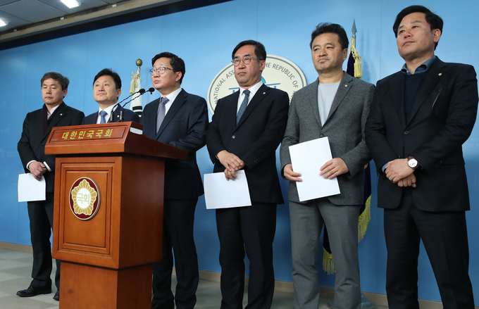 더불어민주당 소속 예결위원들이 예산안이 지연된것에 대해 자유한국당에 책임이 있다고 밝혔다. <사진=연합뉴스>
