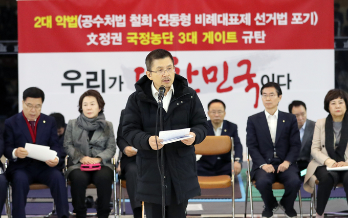 황교안 자유한국당 의원이 예산안 통과를 비판했다. <사진=연합뉴스>