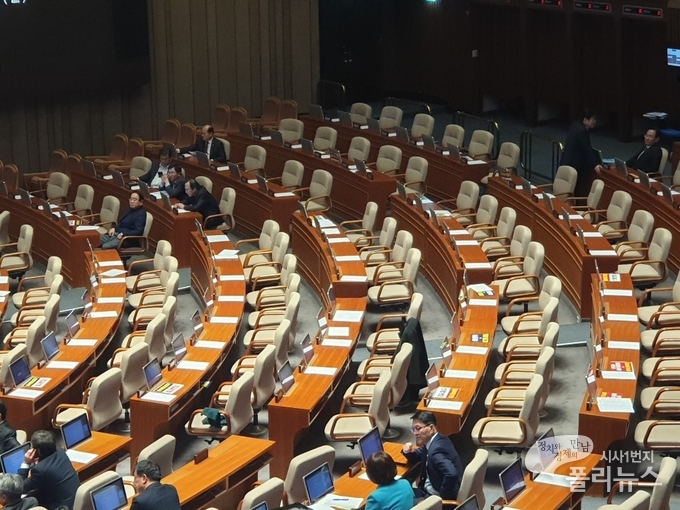 본회의장 내 자유한국당 의석이 텅텅 비어있다. 한국당은 4+1 협의체의 법안 상정에 반대하며 본회의 개최를 거부하고 있다.  <사진=권규홍 기자> 