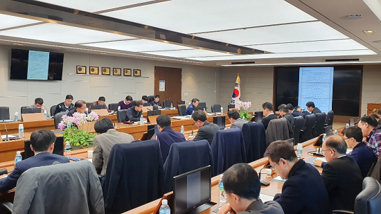 한국남부발전은 지난 20일 ‘발전운영 부서장 회의’를 열어 설비 안정운영을 위한 대책 마련에 나섰다. <사진=한국남부발전 제공>
