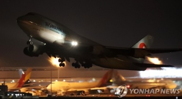 우한으로 향하는 정부 전세기. 중국과의 협의가 늦어져 밤 11시 경 인천국제공항을 출발했다. 31일 아침 귀환할 예정이다. <연합뉴스>