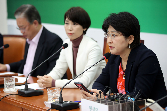 민생당 박주현 공동대표(오른쪽)가 2일 오전 국회에서 열린 제2차 최고위원회의에서 발언하고 있다. <사진=연합뉴스>