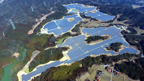 LG CNS가 골프장을 이용해 만든 일본 야마구치현 소재 미네 태양광발전소 <사진=LG CNS 제공>