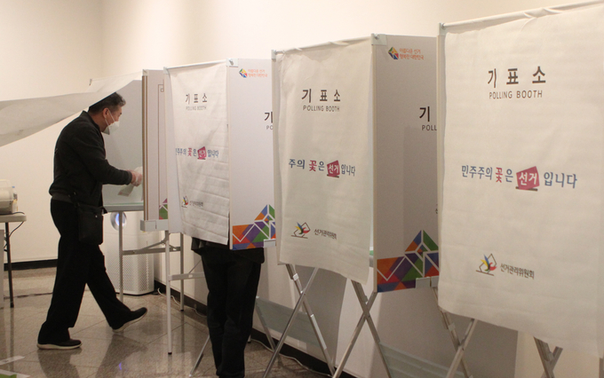 11일 사전투표 당시 대전시청 투표소 모습 <사진=연합뉴스>