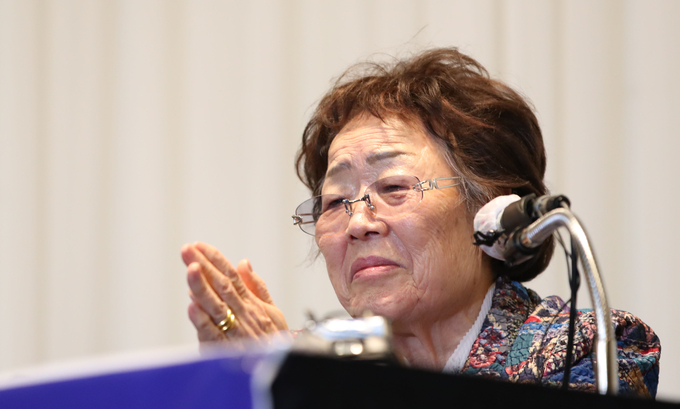 일본군 위안부 피해자 이용수 할머니가 25일 오후 대구 수성구 만촌동 인터불고 호텔에서 열린 기자회견에서 발언하고 있다 <사진=연합뉴스>