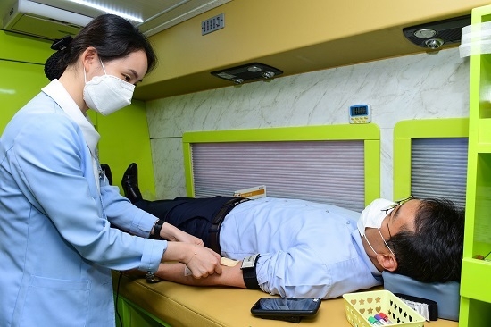 한국전력은 6월 5일까지 3주간 나주 본사와 서울 등 전국 15개 지역본부 임직원들이 참여하는 ‘사랑나눔 헌혈 캠페인’을 시행하고 있다. <사진=한국전력 제공>