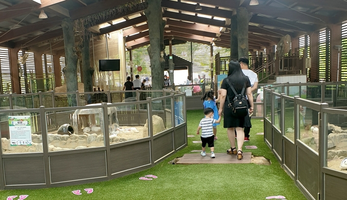 지난달 31일 관람객들이 재개장한 산토끼노래동산을 방문하고 있다.<제공=창녕군>