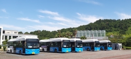 제주도 서귀포 중문차고지에 서 있는 전기버스의 모습이다.  <사진=커넥토 제공>