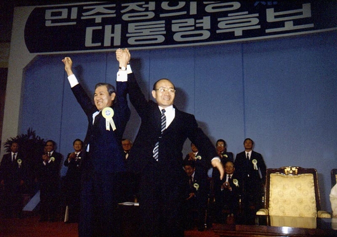 1987년 6월 10일 민주정의당 대통령 후보로 노태우를 지명한 전두환 당시 대통령 <사진=국가기록원 제공>