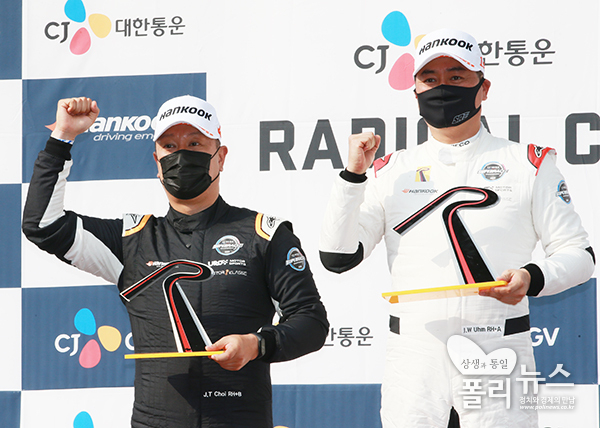 SR3 래디컬 컵 코리아 우승자 엄재웅(오른쪽), 2위 최정택