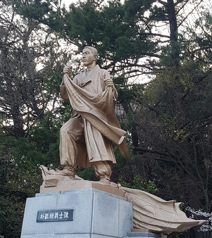 부산어린이대공원에 있는 박재혁의사 동상