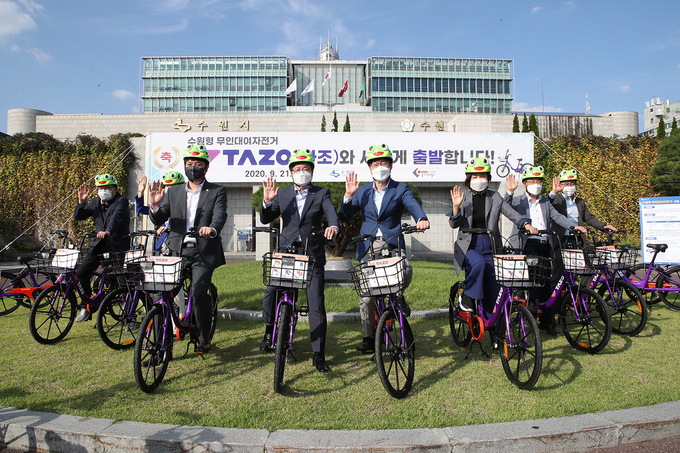 KT가 옴니시스템과 수원시 공유자전거 서비스 '타조'를 시작한다고 21일 밝혔다.