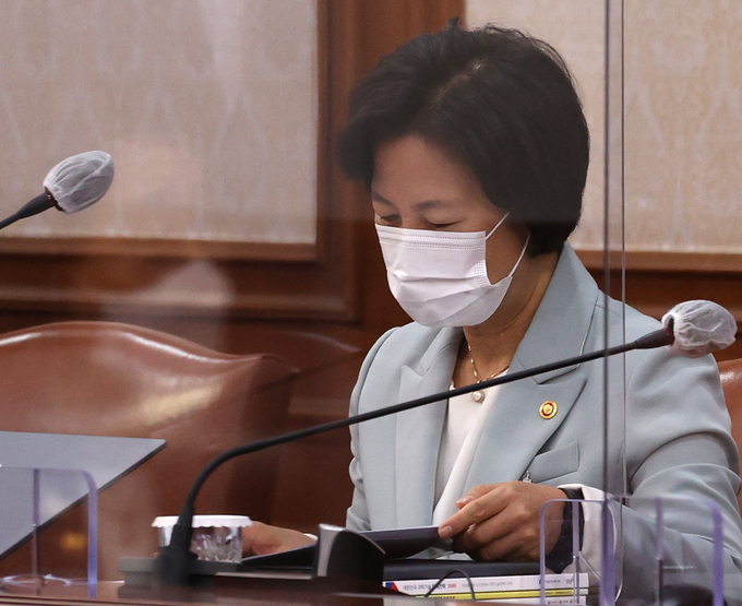 22일 오전 국무회의에 참석한 추미애 법무부 장관 <사진=연합뉴스>