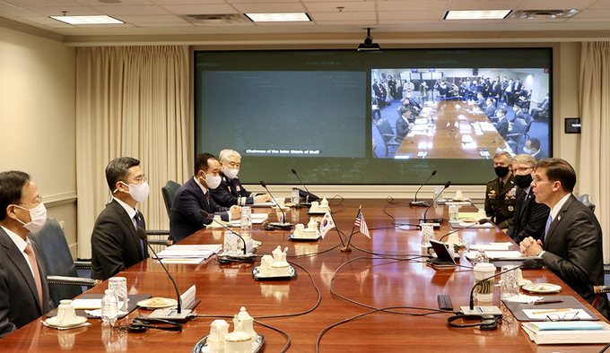 14일(현지시간) 미국 국방부에서 열린 제52차 한·미 안보협의회의에서 서욱 국방장관과 마크 에스퍼 미 국방장관 회담 모습<사진=연합뉴스>