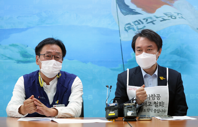 김재하 민주노총 비상대책위원장(왼쪽)과 김종철 정의당 대표(오른쪽) 모습