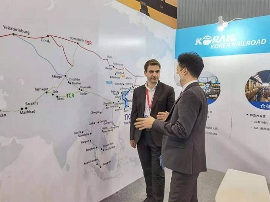 한국철도가 지난 11일 중국 청두 컨벤션센터에서 열린 ‘제5회 아시아-유럽 국제운송 및 물류엑스포’에 참가해 한국의 철도물류사업을 홍보했다. <사진=한국철도 제공>