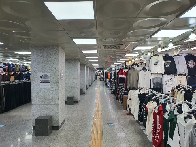 발길이 붐볐던 동대문 지하 쇼핑센터는 이제 적막함이 가득하다. <사진=김미현, 김현우 기자>