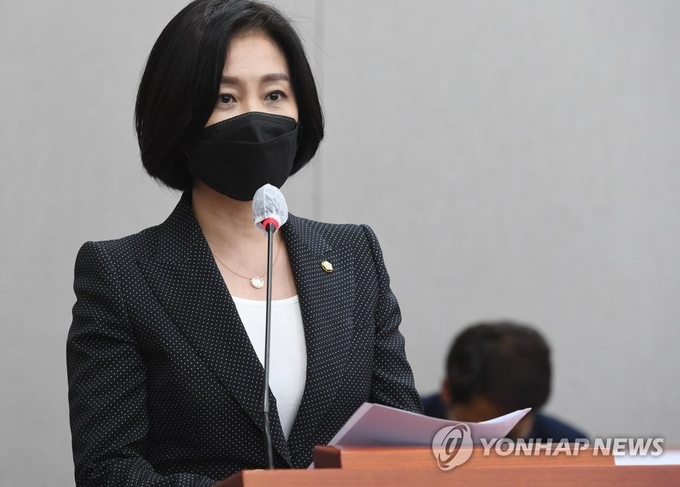 허은아 국민의힘 의원은 KBS 이사회에 ‘임기교차제’를 도입하고 수신료의 전기료 병합징수를 금지하는 내용의 방송법 일부개정안을 대표발의했다고 27일 밝혔다. <사진=연합뉴스>