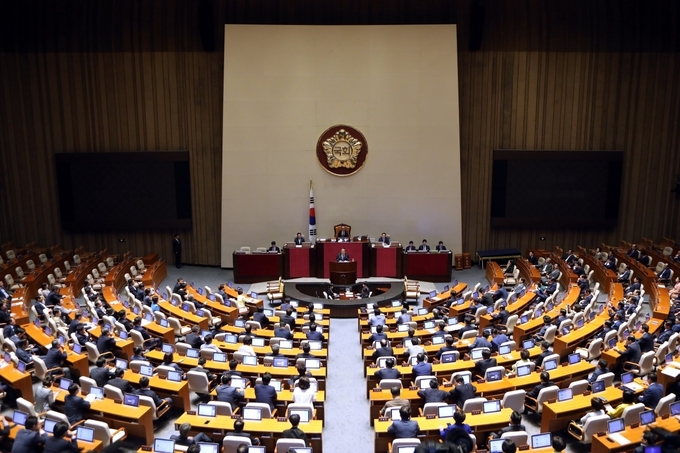 21대 국회에서 역사상 최초로 법관탄핵소추안 의결(찬성 179표, 반대 102표)
