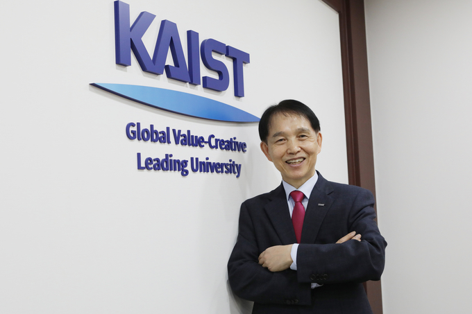 KAIST는 18일 임시 이사회에서 제17대 총장에 이광형 바이오뇌공학과 교수를 선임했다고 밝혔다. <사진=KAIST>