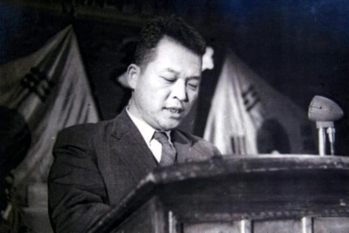 1945년 미소공동위원회 환영시민대회에서 김원봉 선생이 연설하고 있는 모습.
