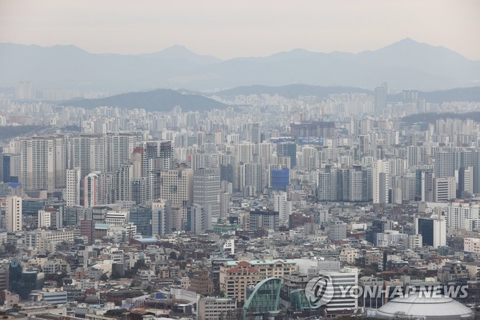 2021년 2월 28일 오후 서울 시내 아파트의 모습. [연합뉴스 자료사진]
