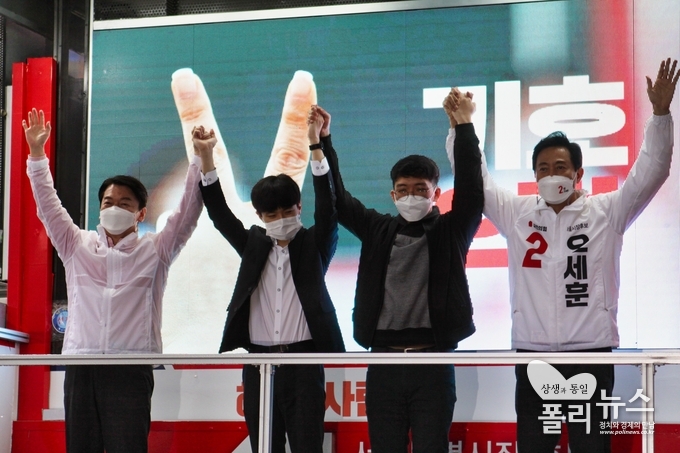 오세훈 후보는 3일 서울 용산역 광장 앞에서 안철수 국민의당 대표 등과 집중 유세를 펼쳤다. <사진=류형민 기자>