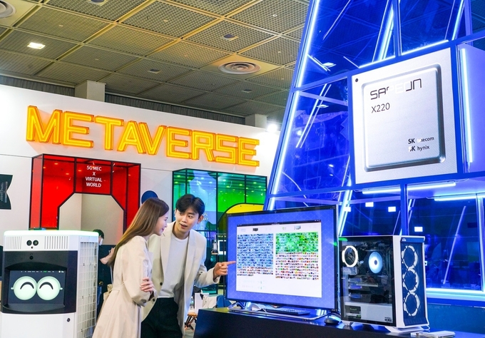 21일부터 23일까지 사흘간 서울 코엑스에서 열리는 ‘월드IT쇼(World IT Show) 2021’에서 SKT는 ‘인공지능과 가상현실로 가득 찬 미래’를 주제로 AI‧메타버스 기술을 선보인다고 21일 밝혔다. <사진=SKT>