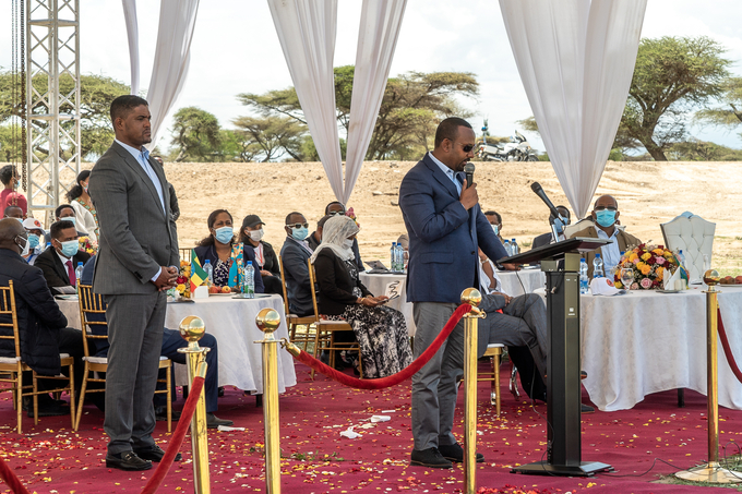 지난 8일 아비 아머드 알리 에티오피아 총리가 메키-즈웨이 고속도로 개통식에서 축하 연설을 하고 있다. <사진=대우건설>
