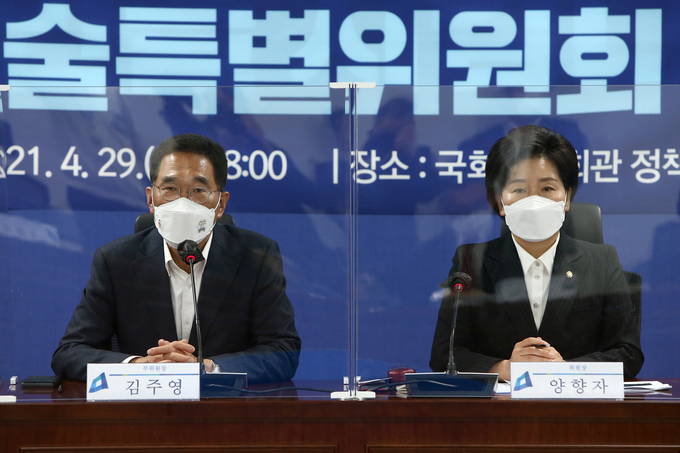 김주영 더불어민주당 의원.(왼쪽) <사진=연합뉴스>