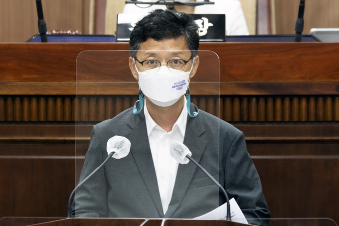 박우식 김포시의회 의원이 16일 제211회 임시회 제1차 본회의에서 5분 자유발언을 하고 있다. <사진=김포시의회>