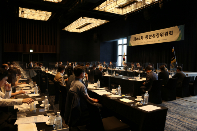 지난 6월 29일, 서울 서초구 JW메리어트호텔에서 열린 제66차 동반성위원회 회의, 대기업 동반성장지수 평가에 ESG 지원노력 반영을 논하고 있다. [사진=동반위]