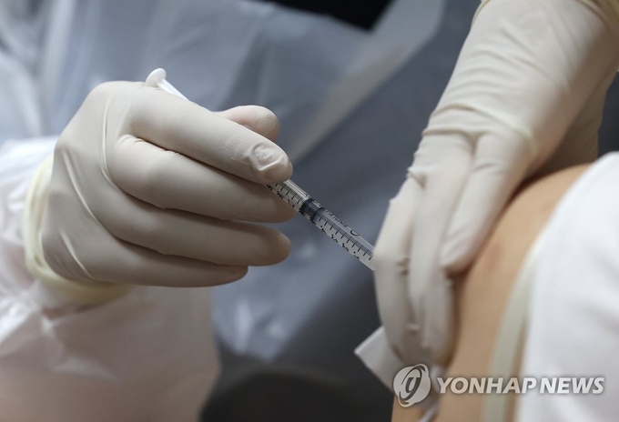 코로나 19 백신 접종 (사진=연합뉴스)