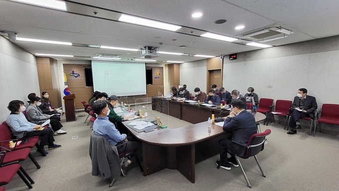 수원시는 지난 11월 11일, 메타버스 정책연구단 사업계획 자문회의를 열었다. <사진=수원시> 