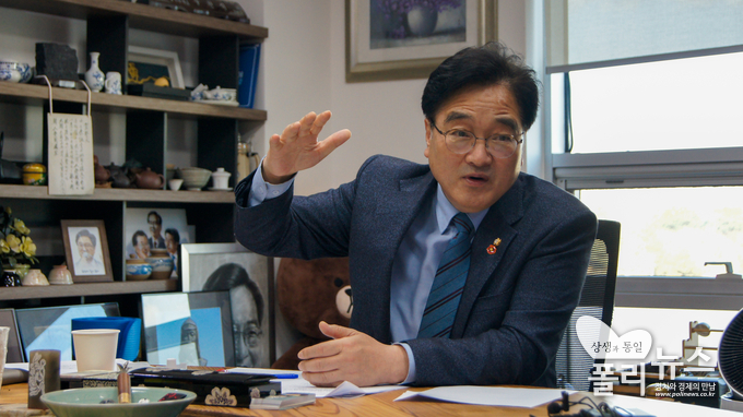 우원식 더불어민주당 의원이 지난 12일 <김능구의 정국진단>을 인터뷰하고 있다.
