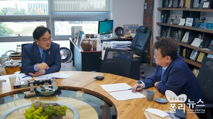 우원식 더불어민주당 의원이 지난 12일 <김능구의 정국진단>을 인터뷰하고 있다.