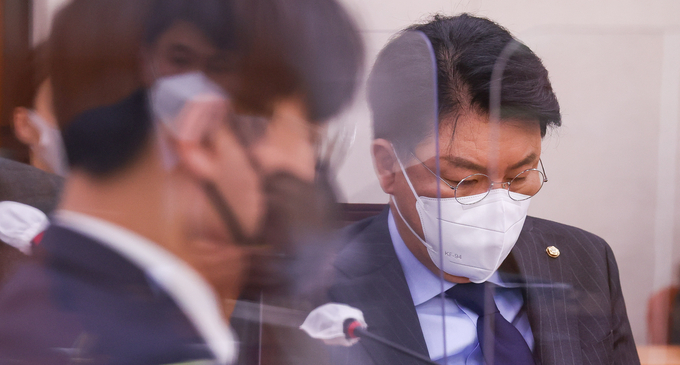 장제원 국민의힘 의원이 23일 서울 여의도 국회에서 열린 법제사법위원회 전체회의에 참석해 자리하고 있다. <사진=연합뉴스>