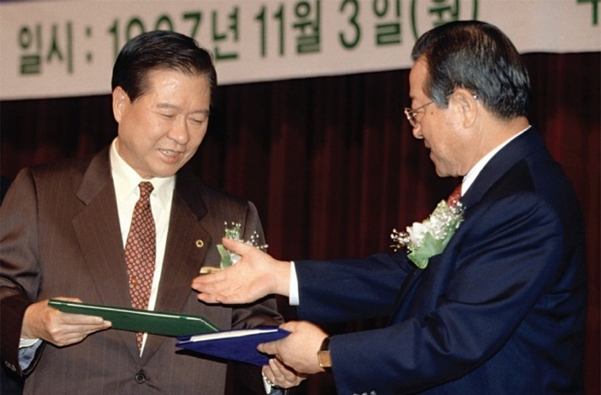 DJP연합 은 김대중(DJ)과 김종필(JP)이 1997년 대통령 선거에서 단일화를 선언하고 DJ 정권 출범 후 약 3년 간 연립 내각을 구성한 것을 말한다.