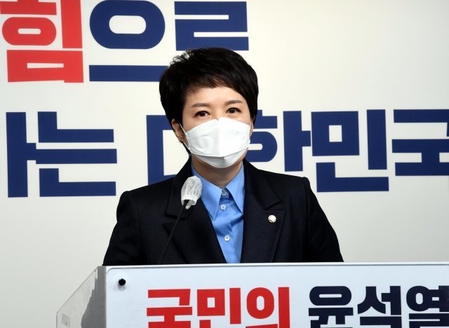 김은혜 대통령 당선인은 21일 청와대의 '이전 반대' 입장에 대해 '문 대통령의 정권 인수인계 거부를 강제할 수 없다'면서 '5월10일 청와대를 반드시 완전 개방하겠다'고 밝혔다.( ⓒ공동사진취재단)