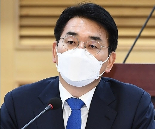 더불어민주당 박용진 의원. 소신파 박 의원은 '국민공감대 없는 검찰개혁은 소탐대실, 자승자박이 될 것'이라고 경고했다. ( ⓒ연합뉴스)